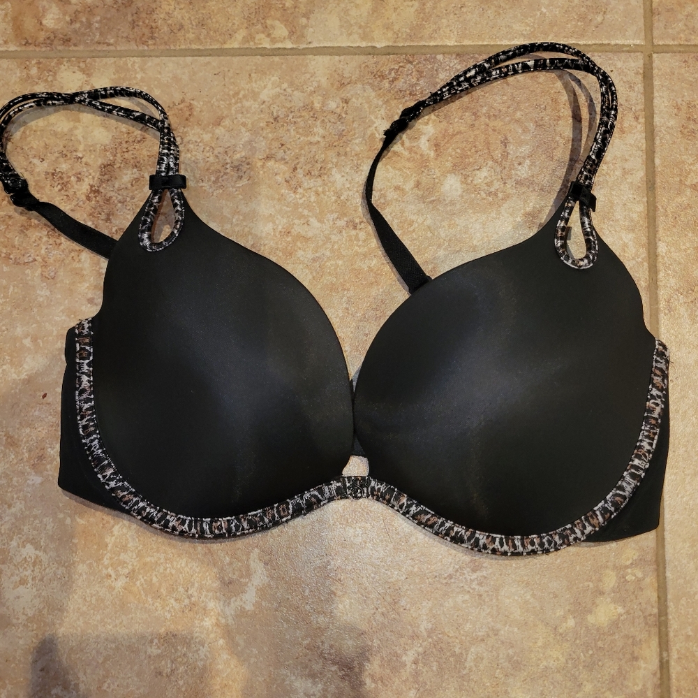 Victoria's secret 32D bra